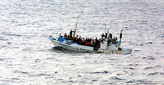 Boot mit Flüchtlingen an Bord